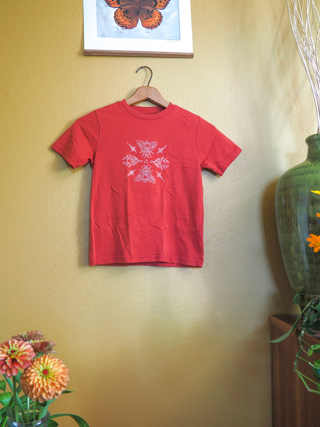 #36 - Bee Red Kids T-Shirt (Kids 6-7)